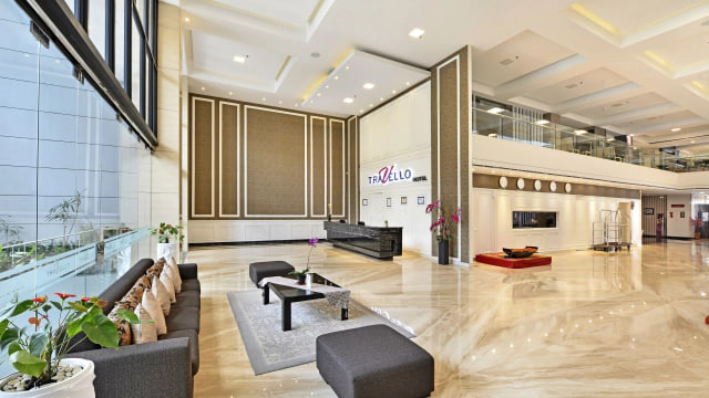 Travello Hotel Bandung lobby
