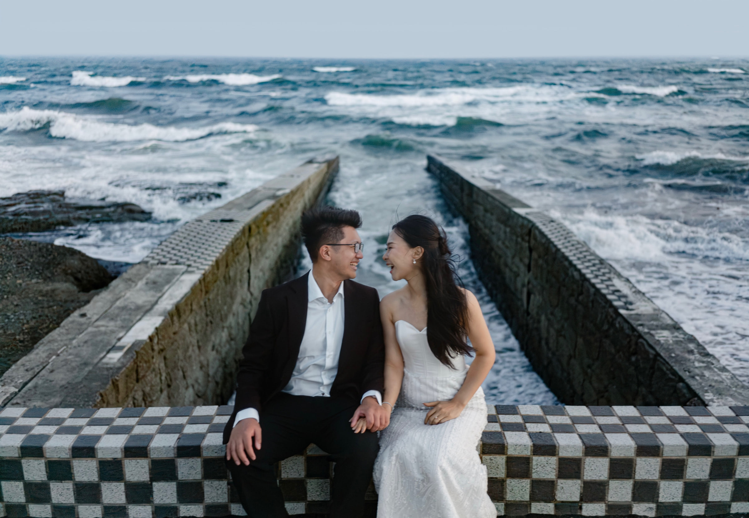 Aldi and cynthia by the sea shore